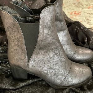 NWT, Grey-Metallic, Ankle-Boots, Size 10W